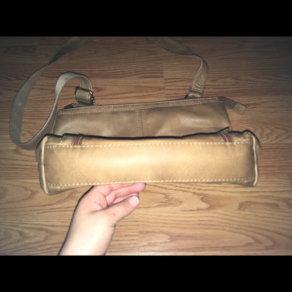Clearance 🛍 Large caramel fossil crossbody. - Picture 4 of 6